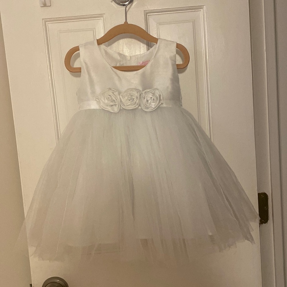 Cute flower girl dress!